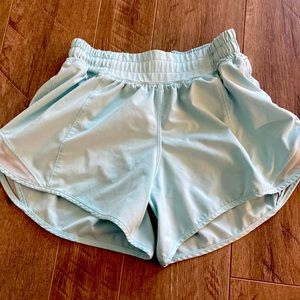 Lululemon size 4 tall hotty hot 4”